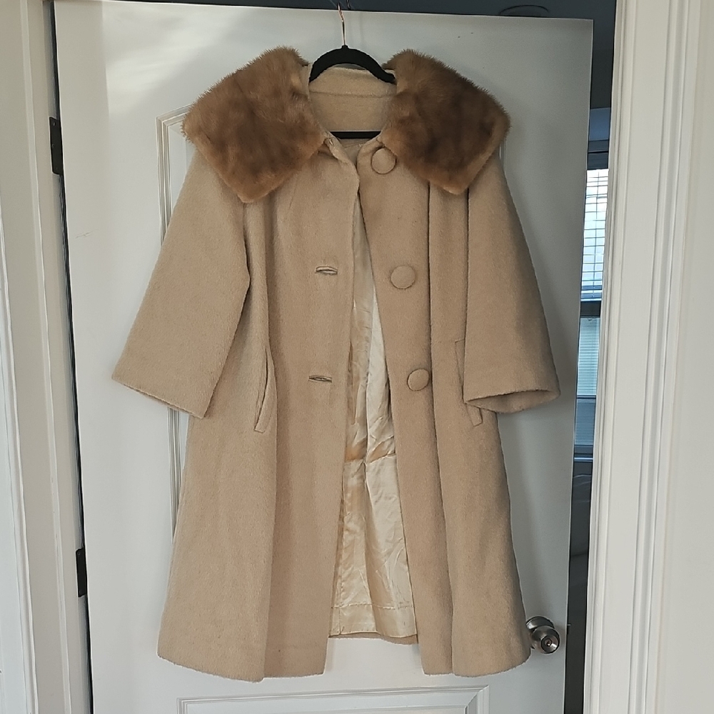 Elegant Tan Wool Coat with Faux Fur Collar